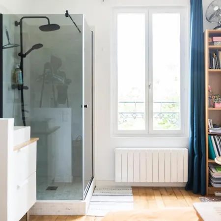 Charming Apt In The 20Th In Paris Apartment *